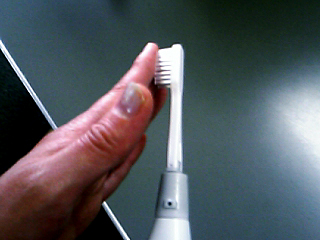 振幅自動供給機構のテスト。ブラシを押す前